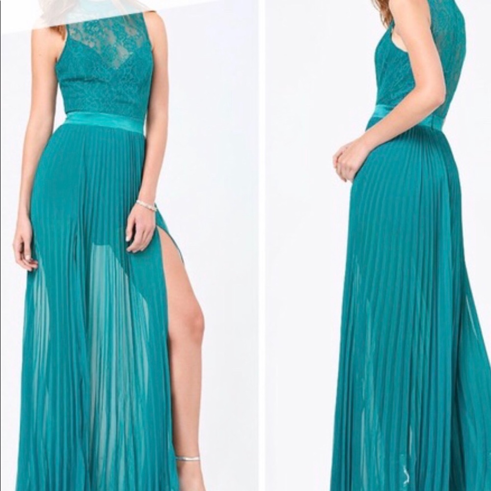 BRAND NEW NEVER WORN ELEGANT BEBE GOWN SEXY